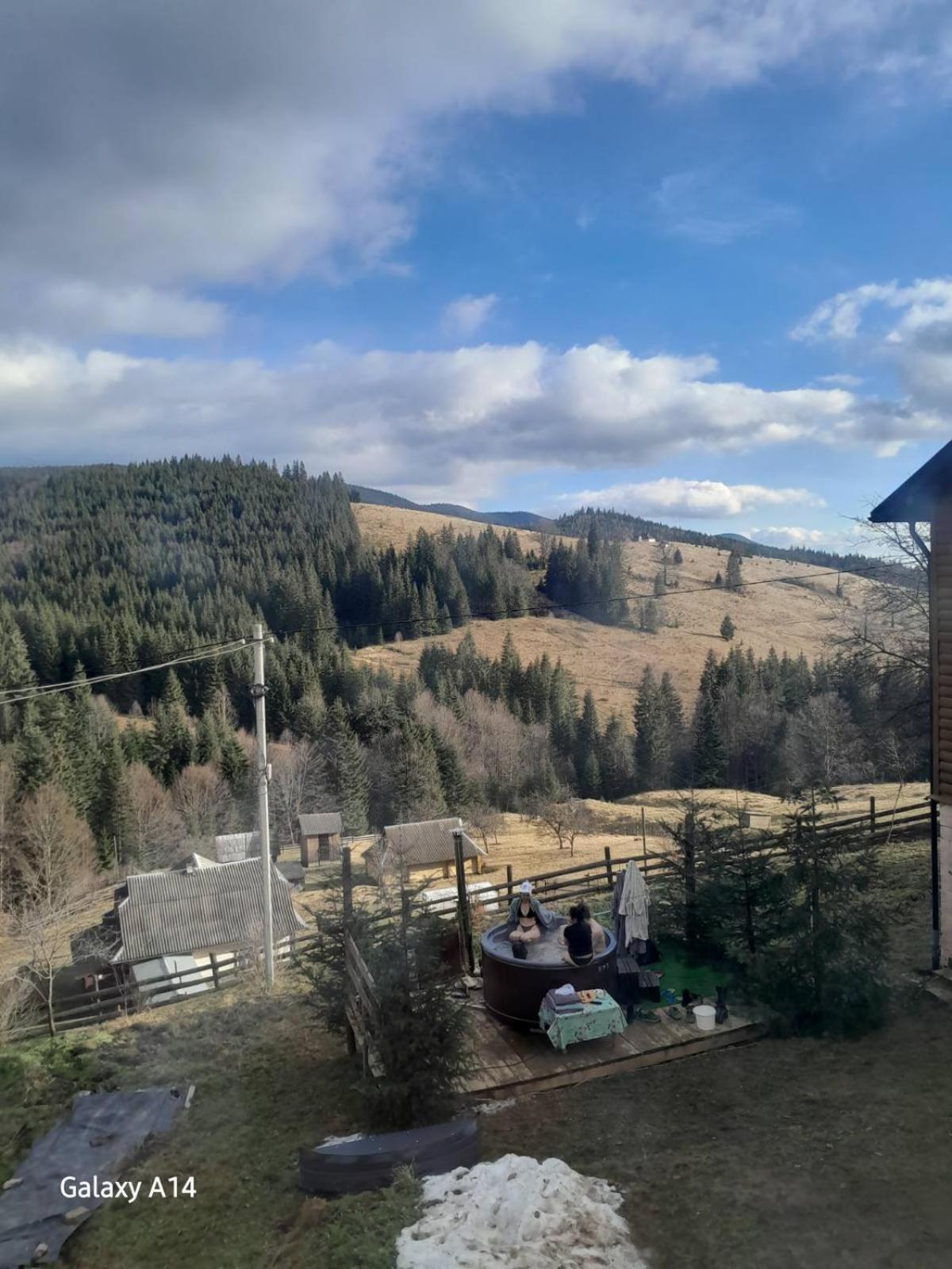 Затишні Карпати)) Apartman Verhovina Kültér fotó